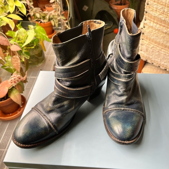 Dkode Navy/Teal Leather Boots with Silver Accents - Picture 2 of 16